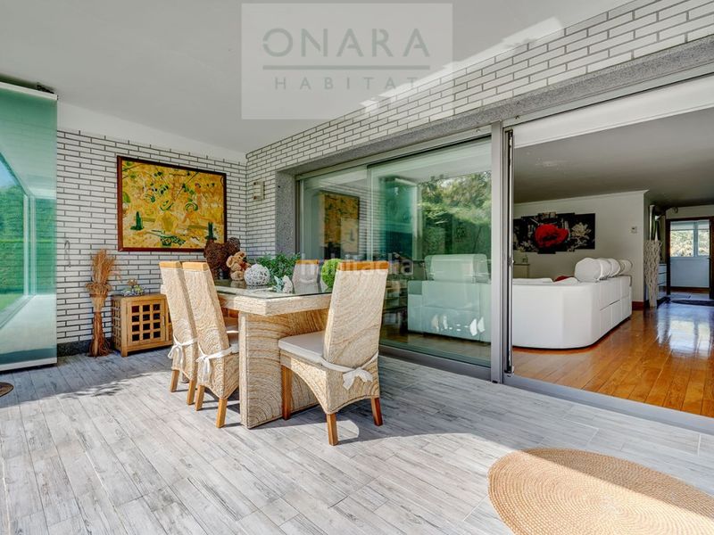 Foto 98a662e2-35c3-4404-ba03-e0a5422622a8. Casa aparellada amb aparcament piscina a Hondarribia