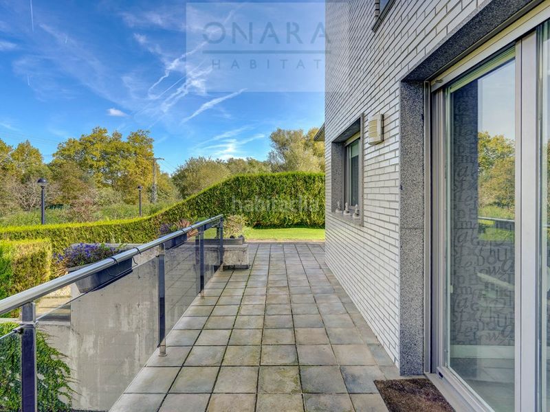 Foto a6a1b06c-50ec-48d1-add7-92e8f745cd44. Casa aparellada amb aparcament piscina a Hondarribia
