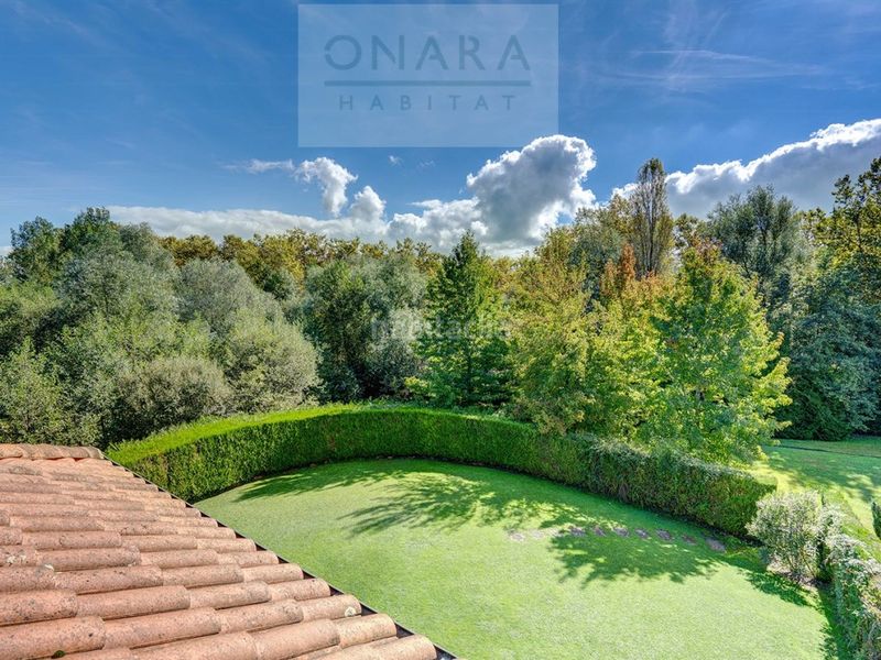 Foto bb8420e1-8adf-40aa-9ebe-1df7ce3c3190. Casa aparellada amb aparcament piscina a Hondarribia