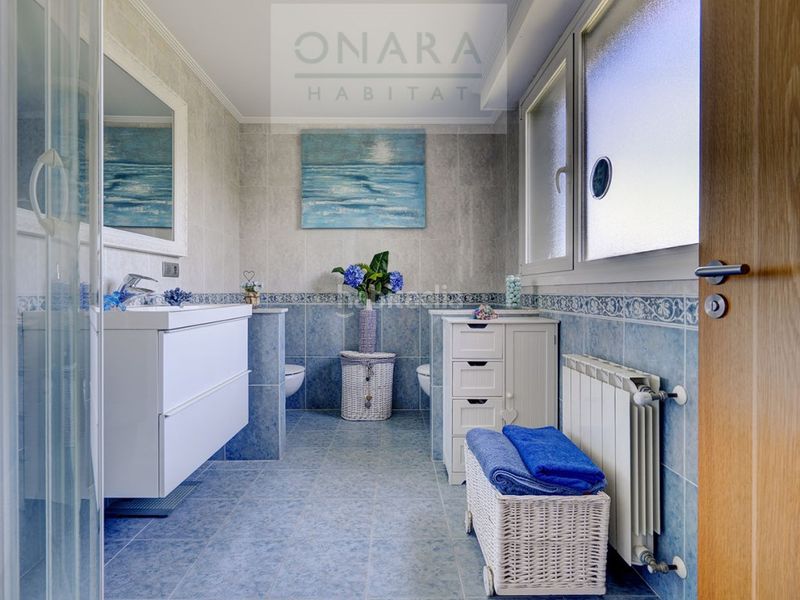 Foto cd3c3e4a-160c-4b2a-b4dd-9d29d8d815e9. Casa aparellada amb aparcament piscina a Hondarribia