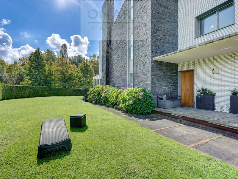 Foto f24b6bf0-cd87-484f-b12b-0a1b32631ad3. Casa aparellada amb aparcament piscina a Hondarribia