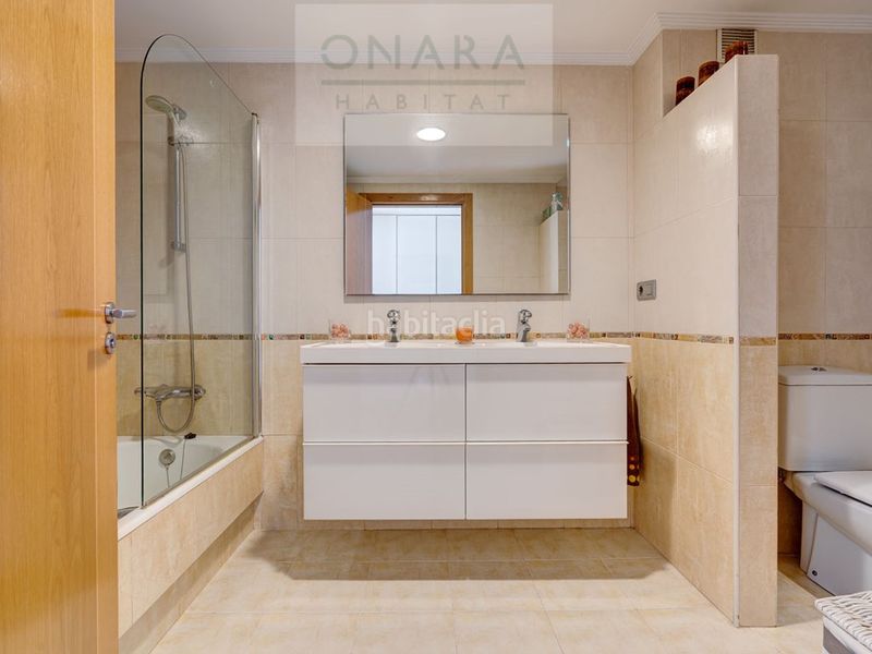 Foto f8f17729-e4fe-4ac9-84e8-d30162cde6a7. Casa aparellada amb aparcament piscina a Hondarribia