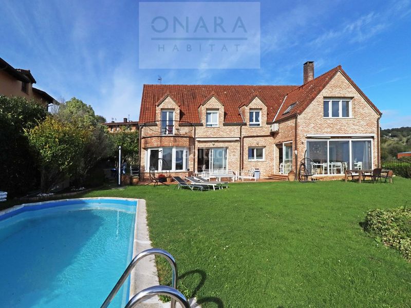 Foto 5fc30233-424a-4f71-b7c7-881f75030817. Casa amb aparcament piscina a Hondarribia