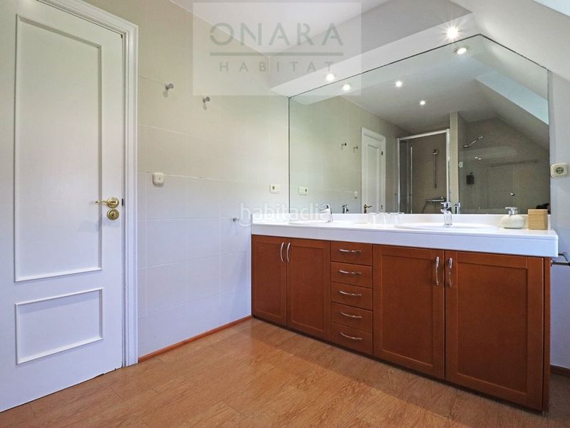 Foto 9af0e56d-dc1c-4a45-85c6-19d1197f6587. Casa amb aparcament piscina a Hondarribia