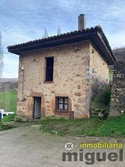 Maison  Barrio pumares. Conjunto formado por casa para rehabilitar, edificaciones auxili