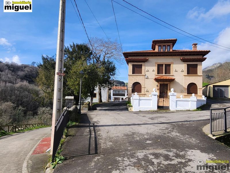 Foto f196ebda-2efa-4af4-8491-07e3c9af67c8. Masia a Peñamellera Baja