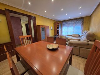 Flat  Calle el peral. Piso de 104 m2 con 3 habitaciones, vestidor, 1 baño y aparcamien