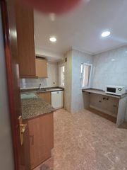 Flat  Calle peral,el. Piso de 104 m2 con 3 habitaciones, vestidor, 2 baños y aparcamie