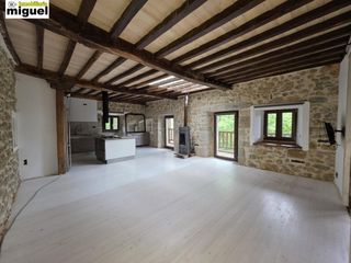 Maison  Barrio somavilla. Casona semireformada y cuadra en luey con amplio terreno