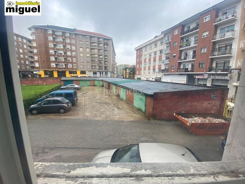 Foto 411caf57-b08e-4649-a22d-0549e2ba64de. Pis amb calefacció aparcament a El Parque - Zapatón Torrelavega