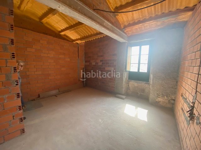 Foto f7cd37bf-0f9e-4ce2-b0d5-06fdd7baff70. Masia amb aparcament a Aranga