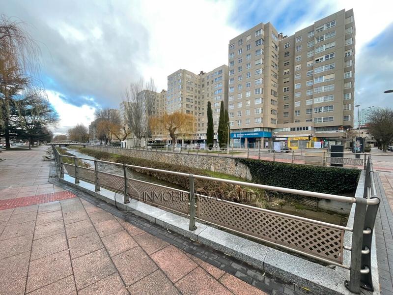 Foto c3d37188-1507-4fb6-b806-5caafbfa2025. Rent office space with heating in Reyes Católicos Burgos