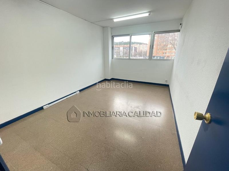 Foto e33952a6-4f7a-4468-b3f0-6db8aa1c3192. Rent office space with heating in Reyes Católicos Burgos