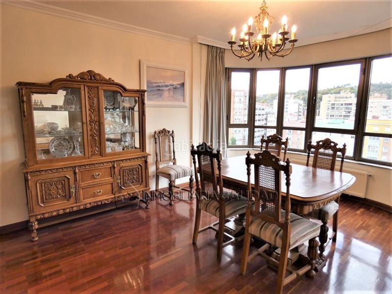 Foto edead125-90c5-4a53-9542-e6ced00b2340. Rent flat with heating parking in Reyes Católicos Burgos