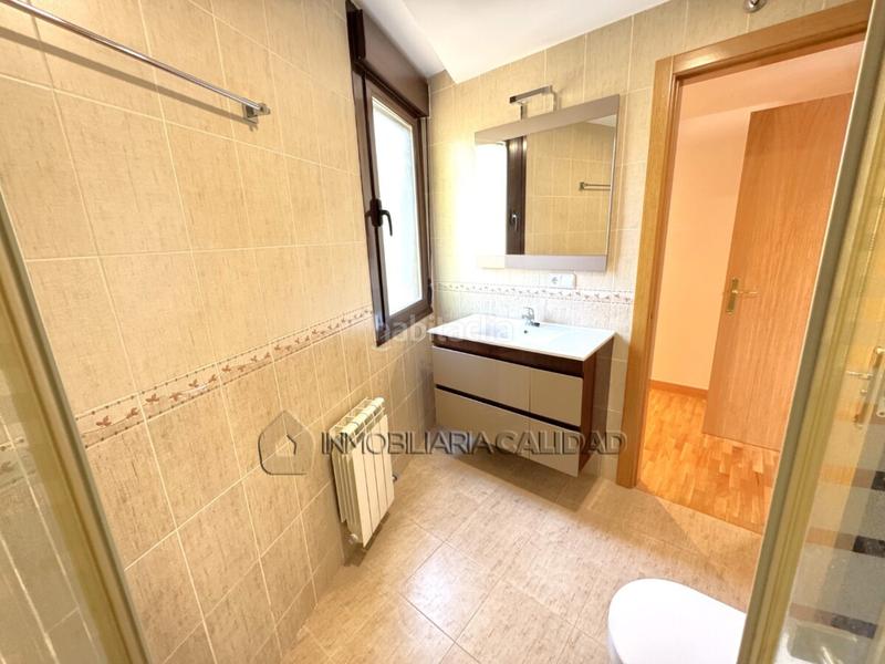 Foto 461f6af2-a7fe-4946-966a-57a5c79e67dc. Casa con riscaldamento in Barriada de Yagüe Burgos