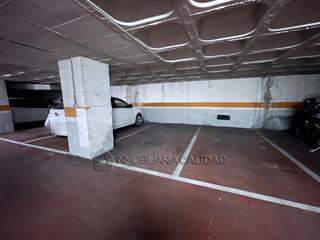 Autoparkplatz in Reyes Católicos