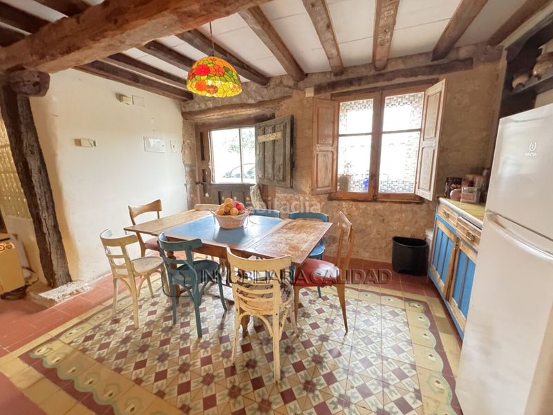 Foto f523af3f-0c00-4dab-a00e-a494032a599d. Haus mit heizung in Revillarruz