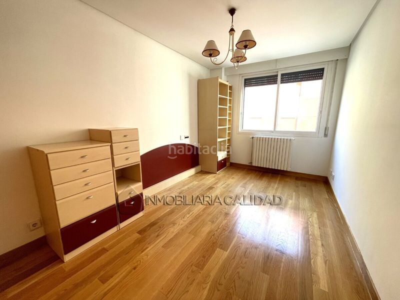 Foto eeba80f9-4202-4800-8a56-34c5d5b3bbe2. Pis amb calefacció aparcament a Los Vadillos - R. Sanitaria - Pozanos Burgos