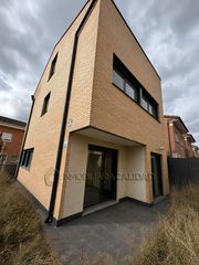 Casa a Alfoz de Quintanadueñas