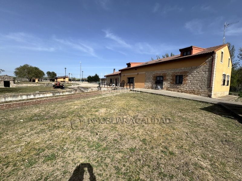 Foto b9118253-f25b-42f0-81ae-7fe9e5164257. Casa amb calefacció aparcament a Villazopeque