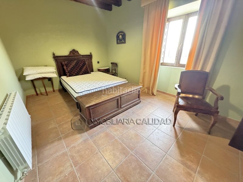 Foto 455c39e5-fbd8-46e6-a771-9fdbacbf3f40. Casa amb calefacció aparcament a Los Vadillos - R. Sanitaria - Pozanos Burgos