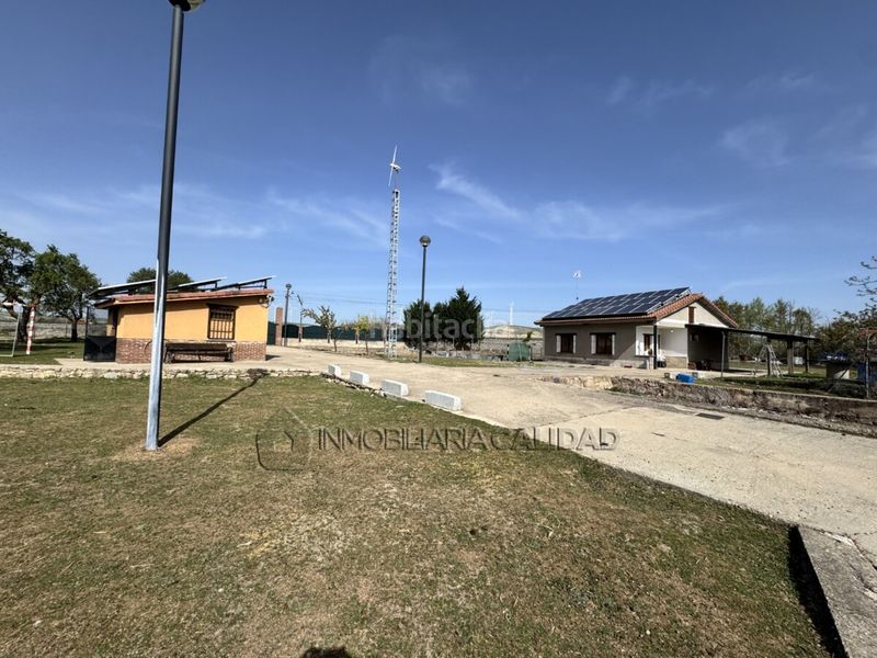 Foto c41c3912-84c6-4deb-8907-d4b7bea6c2ad. Casa amb calefacció aparcament a Los Vadillos - R. Sanitaria - Pozanos Burgos