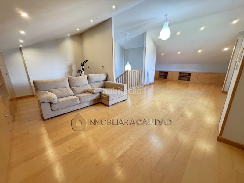 Foto 0bced371-4149-49a6-90b9-59c3425def7c. Casa amb calefacció aparcament piscina a Universidad - Las Huelgas Burgos