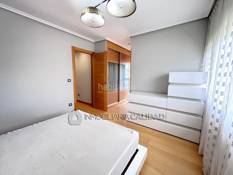 Foto 40b3b377-42f4-482f-a0ee-6acd7155a07c. Casa amb calefacció aparcament piscina a Universidad - Las Huelgas Burgos