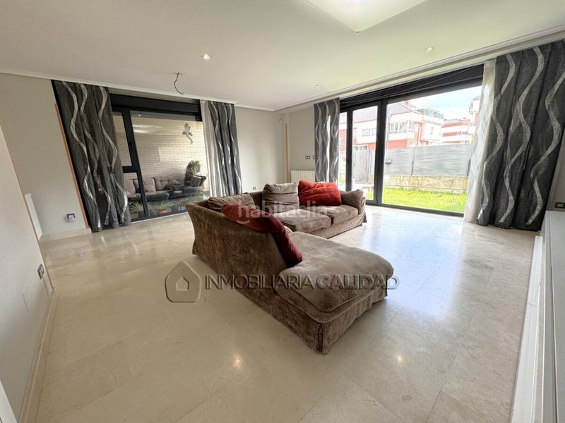 Foto 5e93bdb9-2729-40bd-baca-58935ad47199. Casa amb calefacció aparcament piscina a Universidad - Las Huelgas Burgos