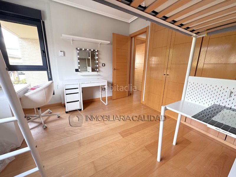 Foto 626d3800-afdd-48b9-8d02-98cad6fe91c1. Casa amb calefacció aparcament piscina a Universidad - Las Huelgas Burgos