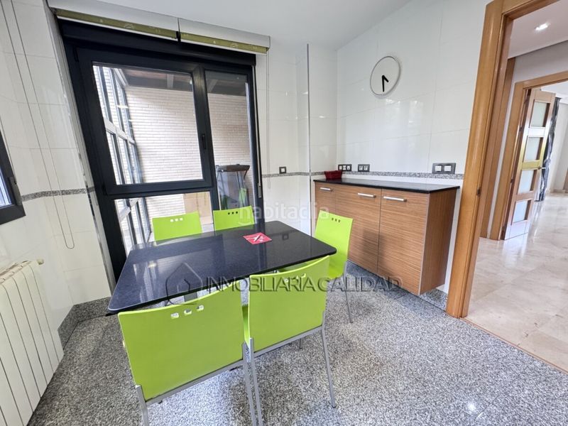 Foto c37385de-b8b9-4fea-989d-259ab1ccad9c. Casa amb calefacció aparcament piscina a Universidad - Las Huelgas Burgos