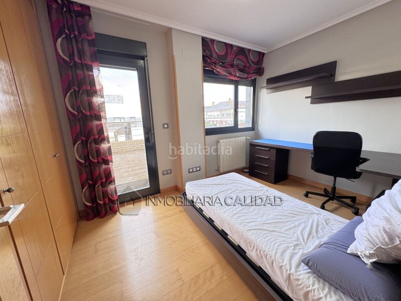 Foto db05b57f-b279-42cd-8929-023be721ec66. Casa amb calefacció aparcament piscina a Universidad - Las Huelgas Burgos