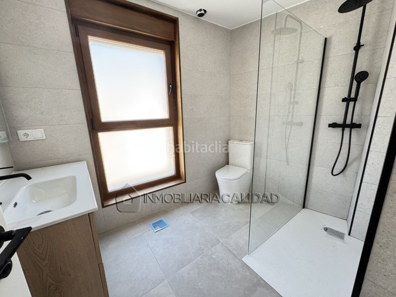 Foto b8f83b1a-c001-4765-a7d7-1d6c28fdcde4. Casa amb calefacció aparcament a Albillos