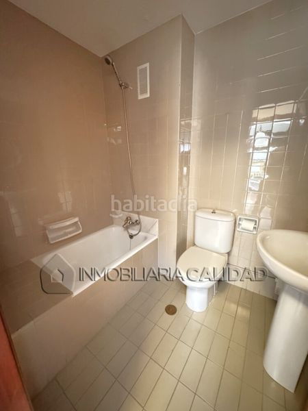 Foto 1cdec1a0-8e9c-4651-a54d-e1a8393ba4f5. Flat with heating parking in Reyes Católicos Burgos