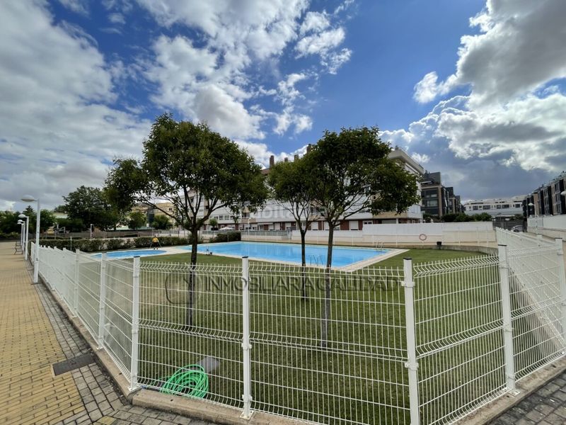 Foto 7d07d314-fb3e-4265-bb89-abbfc9b52731. Lloguer pis amb calefacció aparcament piscina a Universidad - Las Huelgas Burgos