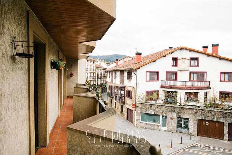Foto 67b6c431-ea4c-4155-859c-e9a5583f3f42. Piso vivienda en el centro , en kalebarria. 4 habitaciones exteriores con acceso a terraza/balcón, dos baños completos, ascenso en Oñati