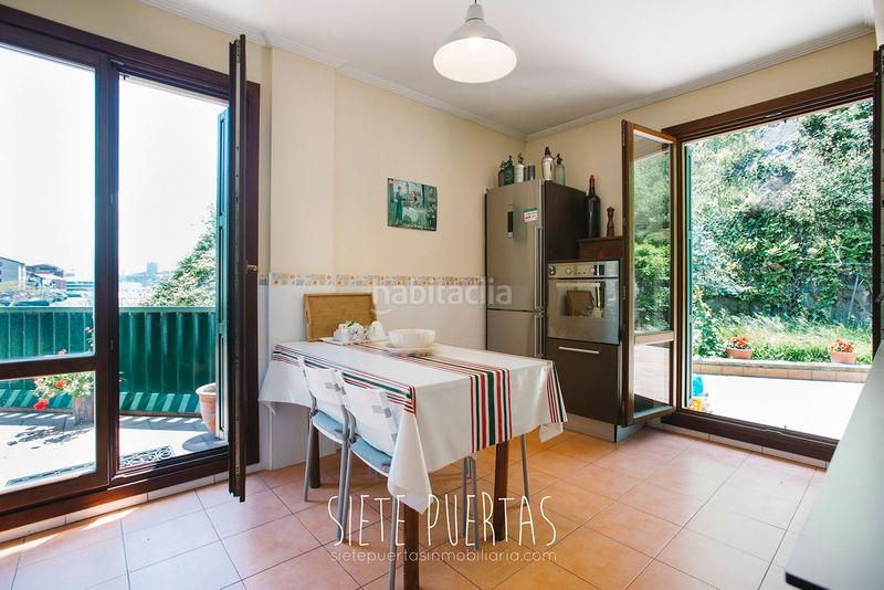 Foto 431f4a1f-18b6-45c3-9807-b48161befae4. Casa a schiera con riscaldamento parcheggio in Pasaia