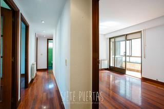 Pis  Zubiaurre pasealekua. Piso 73 m2. tres habitaciones. exterior. luminoso. ascensor. a r