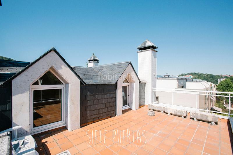 Foto 4060dc77-ee96-4983-8fed-a21c569e2693. Casa adossada amb xemeneia calefacció aparcament piscina a Donostia - San Sebastián