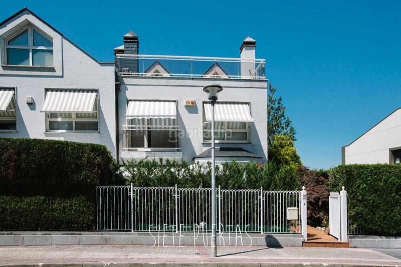 Foto 5771f498-ecc5-448a-ae82-c949b71f1160. Casa adossada amb xemeneia calefacció aparcament piscina a Donostia - San Sebastián