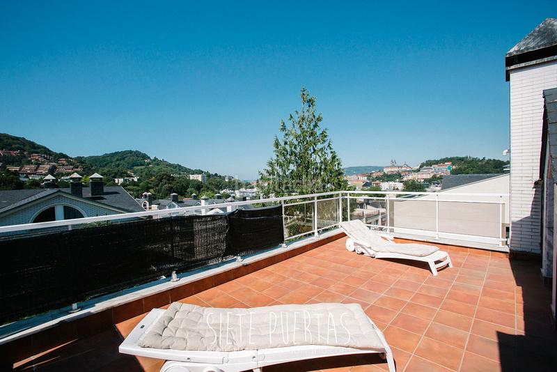 Foto 68ce86af-9a0b-4f63-a061-2f3580378edf. Casa adossada amb xemeneia calefacció aparcament piscina a Donostia - San Sebastián