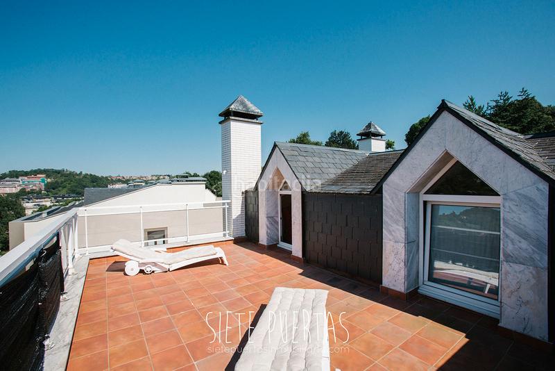 Foto a356c153-540d-484a-ab65-e94e3a917b5b. Casa adossada amb xemeneia calefacció aparcament piscina a Donostia - San Sebastián