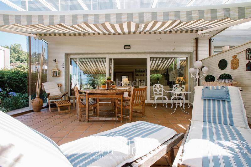 Foto be528a62-22e3-4595-80ba-8bd6d3d9e0ee. Casa adossada amb xemeneia calefacció aparcament piscina a Donostia - San Sebastián