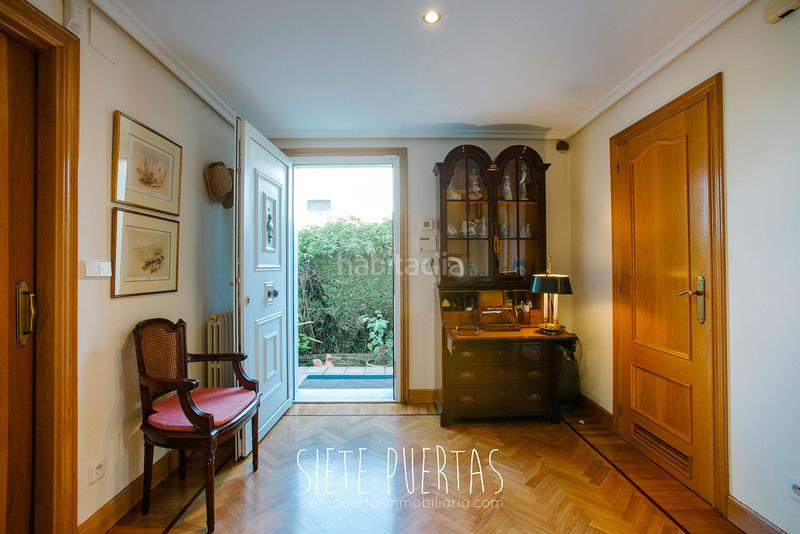 Foto de18ccc1-3fc9-460c-b9b0-0b857b99ce6a. Casa adossada amb xemeneia calefacció aparcament piscina a Donostia - San Sebastián