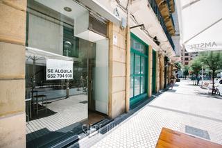 Affitto Locale commerciale  Peña y goñi kalea. Local comercial con amplio escaparate en calle comercial y peato