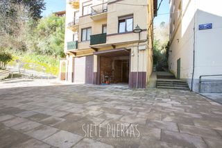 Local Comercial en Morales oliver plaza 1. Amplio local en venta en pasai san pedro, junto al puerto de pas