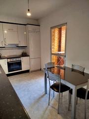 Pis a Santiago. Piso de 4 habitaciones con dos baños. garaje