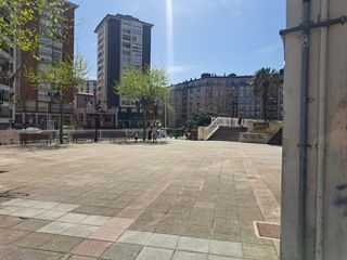 Geschäftsraum in Kabiezes. Local comercial en venta en la plaza de kabiezes  junto al parqu