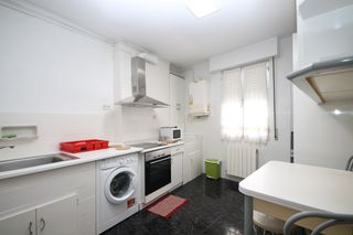 Miete Etagenwohnung in La Txitxarra - Murrieta - Parke Santurtzi. Piso en alquiler zona centro  solo empresas  no se alquila a par