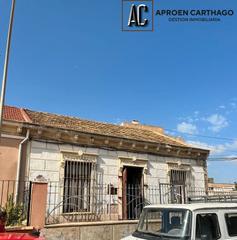 Casa  Calle martínez navarro. Vivienda a reforma en los dolores